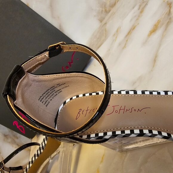 Betsey Johnson Harlen Fruit Vinyl Two-Piece Wedge Sandals, Size 8 – NWOT - Picture 6 of 8